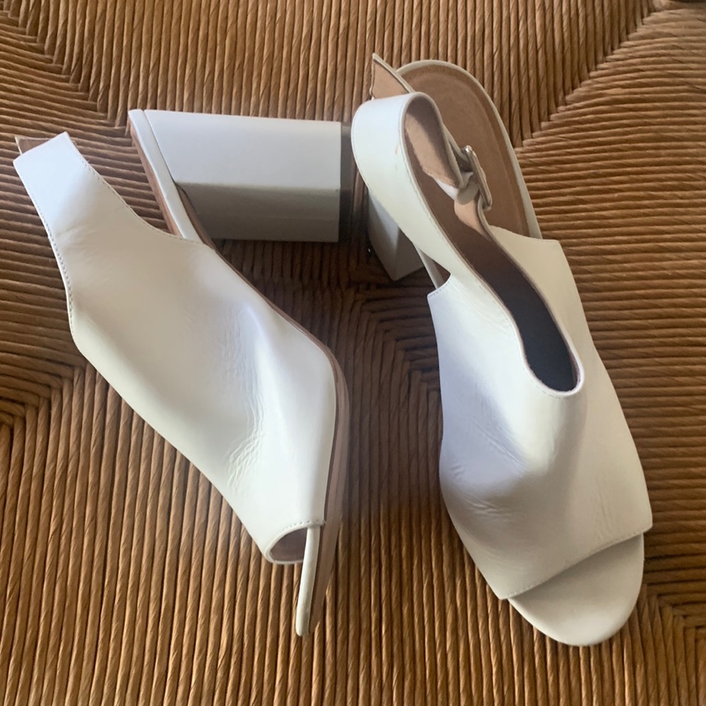 Halogen White Leather Slingback Mules Chunky Heels Peep Toes White  9 Excellent